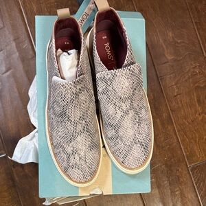 Toms Women's Snake-Print Slip-On  Paxtons